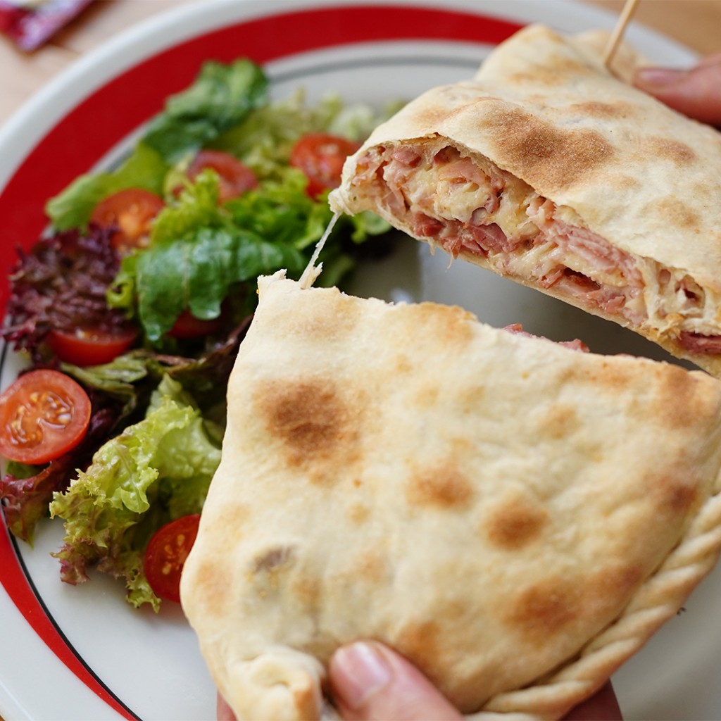 Panzarotti tradicional Pollo Tocineta - Ziru's Pizza & Panzarotti